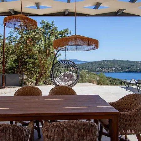 Blauw With Infinity Pool & Sea Views *